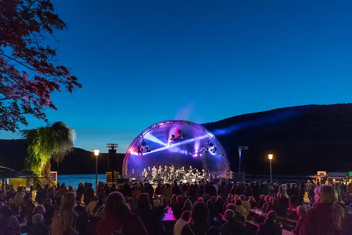 Bühne bei Bingen swingt