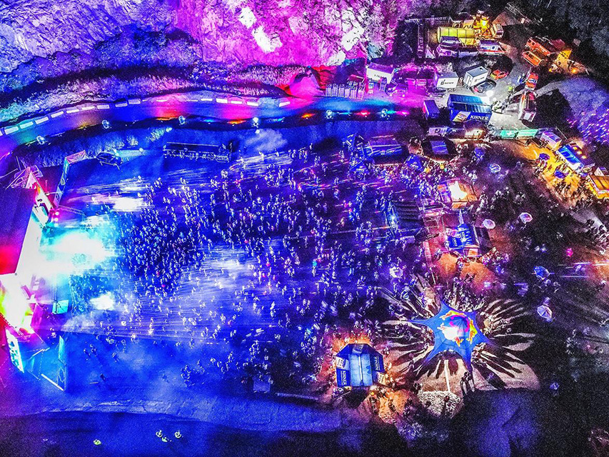 Drohnenaufnahme des Publikums bei Electro Love