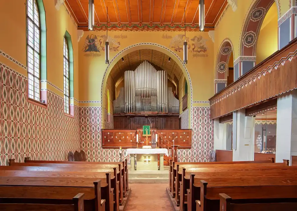Innenansicht der Pützerkirche in Pfaffen-Schwabenheim