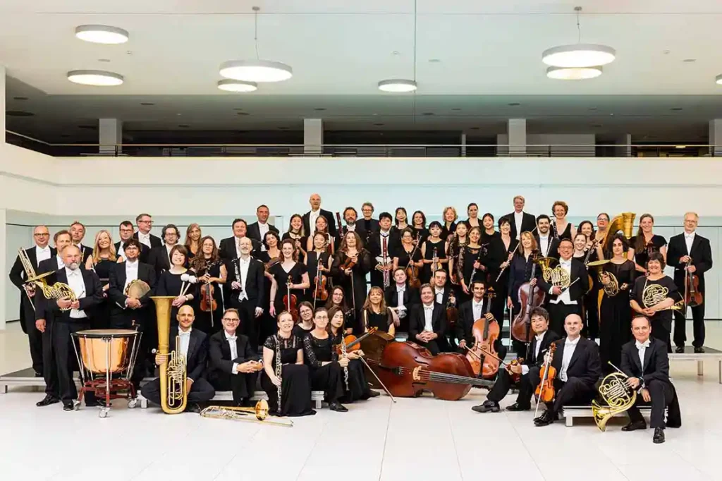 Orchester Rheinische-Philharmonie Gruppenbild.