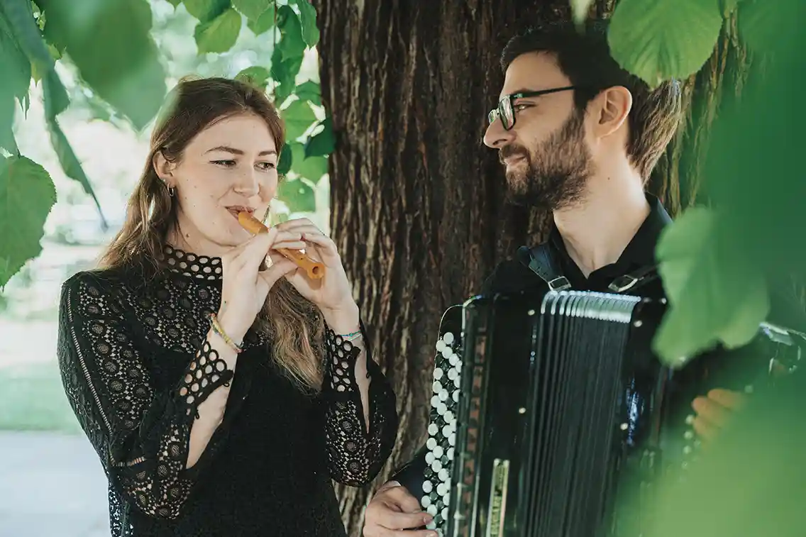 Tabea Wink mit Flöte und Begleiter mit Akkordeon